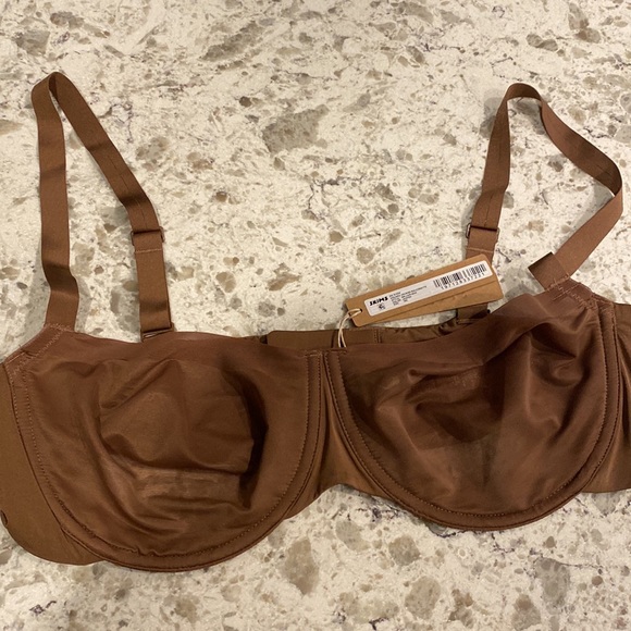 NWT Skims no show bra. Sz 38C - Picture 4 of 5